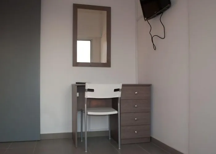 سانت جورج رينت رومز * لارنكا