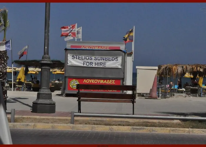 سانت جورج رينت رومز * لارنكا